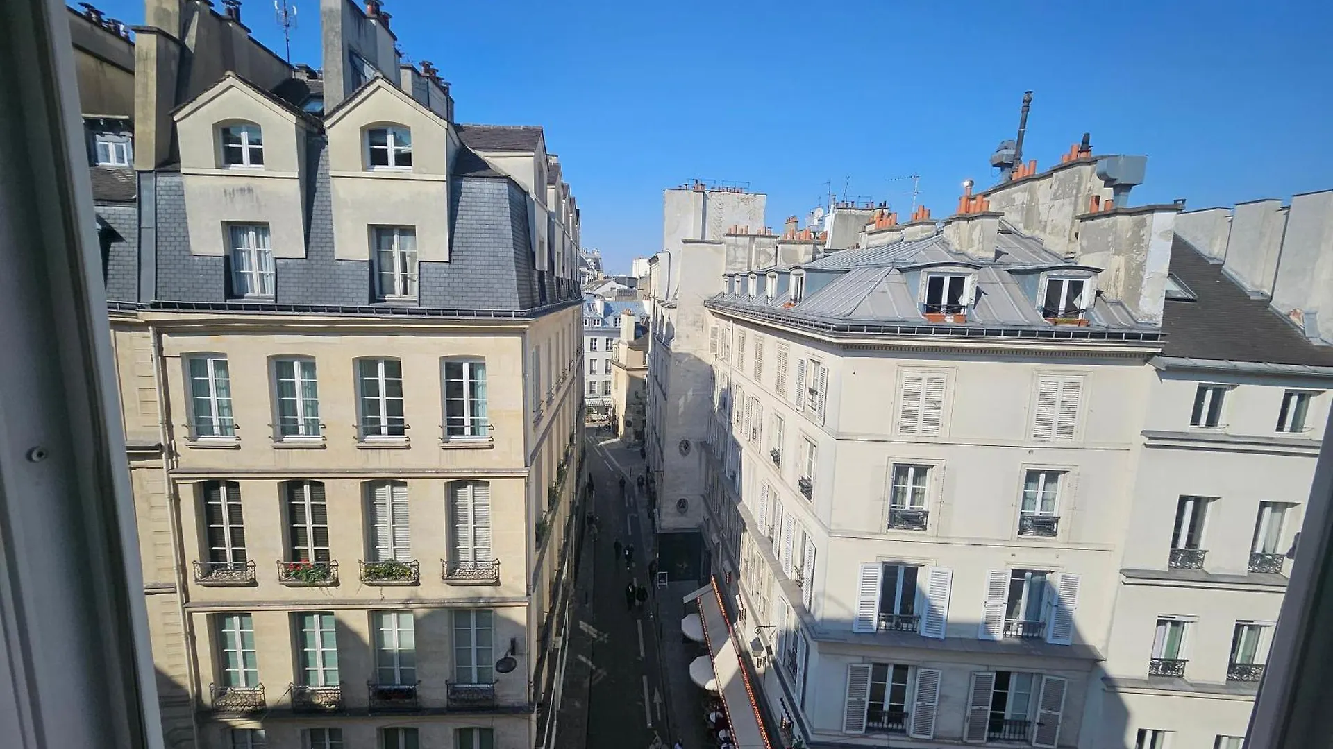 La Louisiane Hotel *