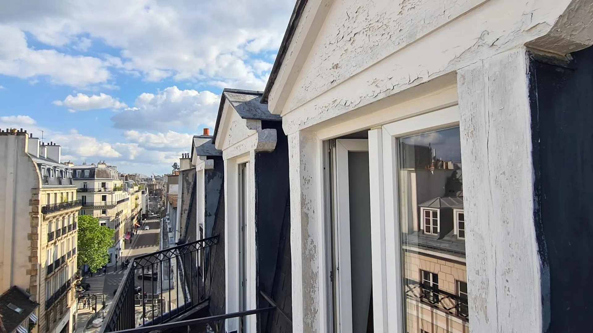La Louisiane Otel *